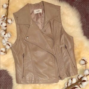 Faux leather beige vest. Pewter metal detail.